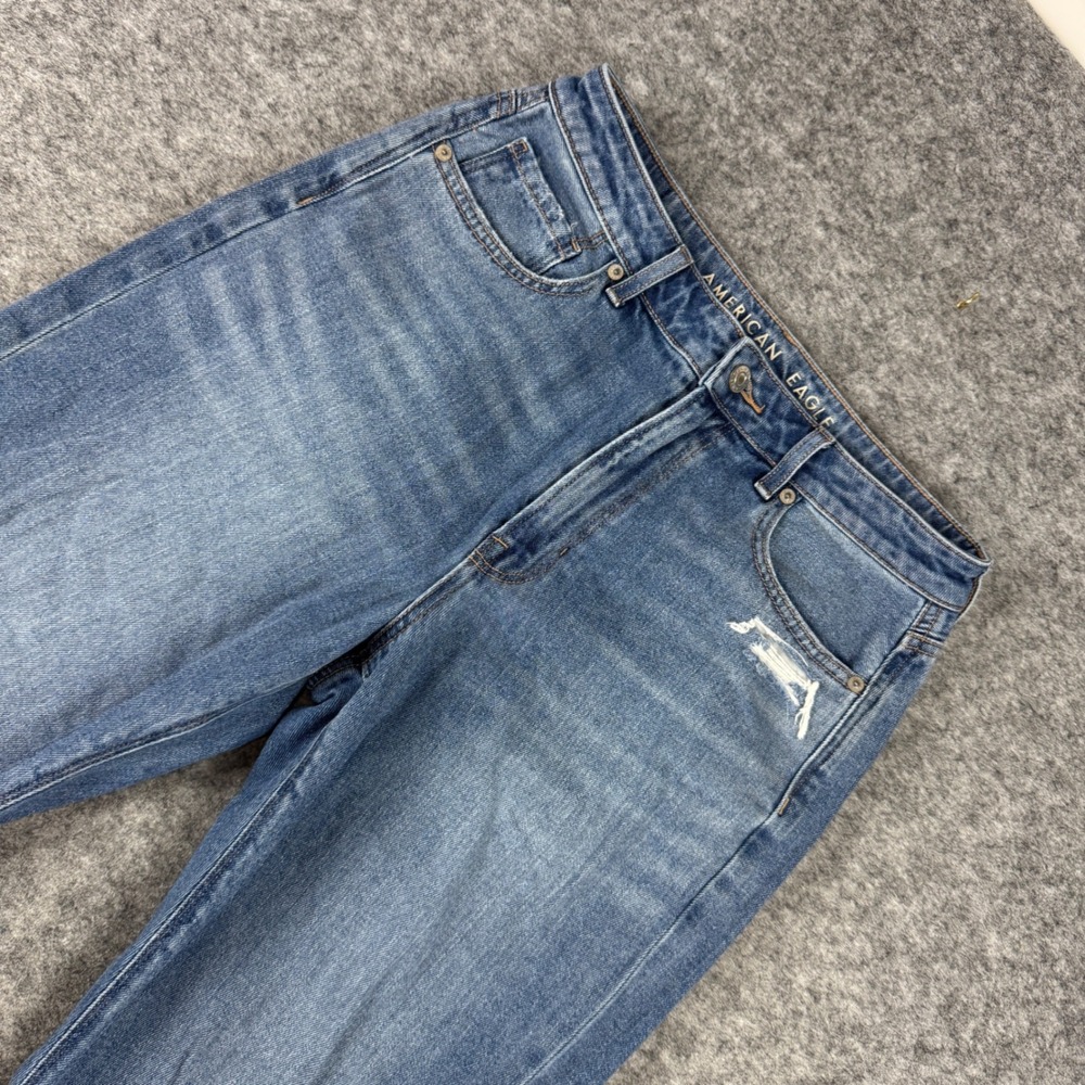American Eagle Mom Jean High Waisted Distressed Medium Wash Size 8 Regular
